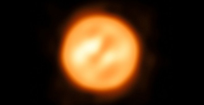 Visión reconstruida del VLTI de la superficie de Antares.