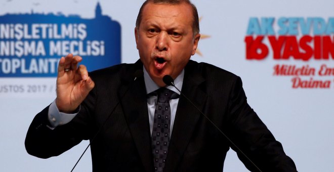 Erdogan habla en una reunión de su partido, el AKP /REUTERS (Murad Sezer)