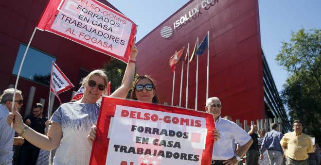 Protesta de trabajadores ante la sede de Isolux Corsán, frente a la sede de la compañía. EFE