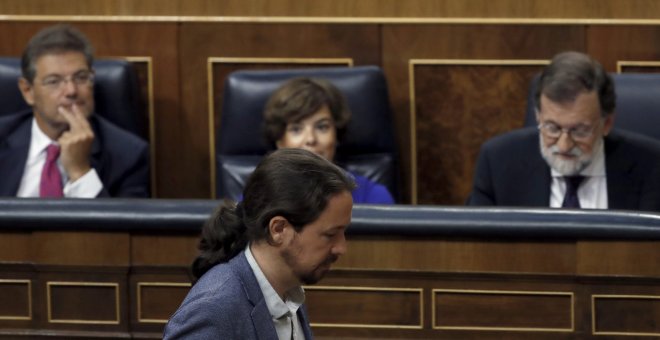 El líder de Unidos Podemos, Pablo Iglesias, antes de su intervención en el pleno extraordinario celebrado en el Congreso en el que ha comparecido el presidente del Gobierno, Mariano Rajoy, para dar explicaciones de su declaración ante el tribunal del juic