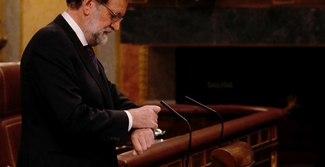El presidente del Gobierno y del PP, Mariano Rajoy, durante su intervención en el Pleno del Congreso extraordinario para debatir sobre la trama Gürtel y la cakja B del PP. REUTERS/Paul Hanna