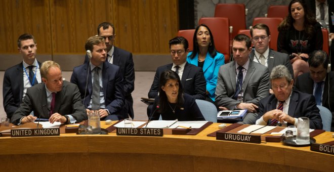 La embajadora de EEUU en la ONU, Nikki Haley, durante su intervención en el Consejo de Seguridad, que debate sobre nuevas sanciones a Corea del Norte tras sus ensayos nucleares. REUTERS/Joe Penney