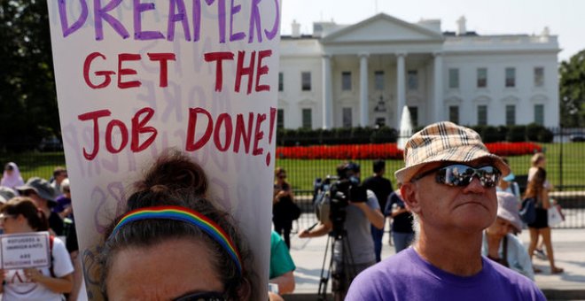 Protesta en frente de la Casa Blanca contra la derogación del programa DACA / REUTERS - Kevin Lamarque