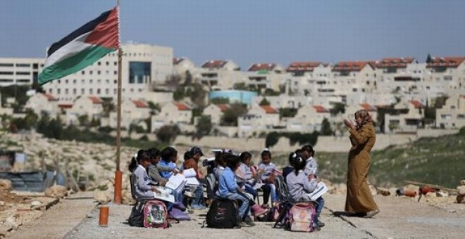 Escuela beduina en las afueras del poblado judío Maale Adumim, en Cisjordania. REUTERS