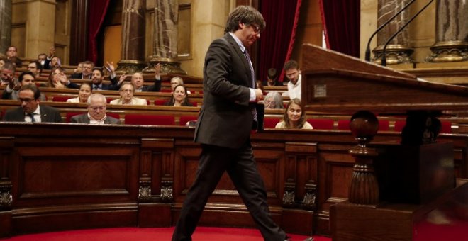 El president de la Generalitat de Catalunya, Carles Puigdemont, durante el debate sobre la Ley de Transitoriedad en el Parlament, este jueves. PAU BARRENA / AFP