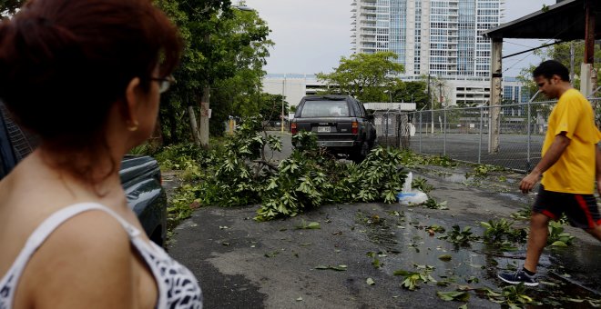 Vista de destrozos en el barrio de Santurce tras el paso del huracán Irma en San Juan (Puerto Rico). EFE/Thais Llorca