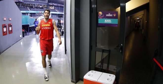 El jugador de la selección española de Baloncesto Alex Abrines tras el entrenamiento del equipo en la localidad rumana de Cluj. EFE/Juan Carlos Hidalgo