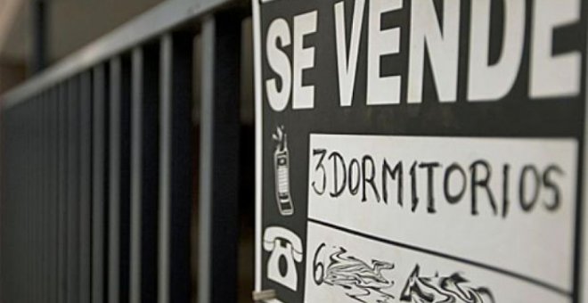Cartel de 'Se vende' en una vivienda en Madrid. E.P.