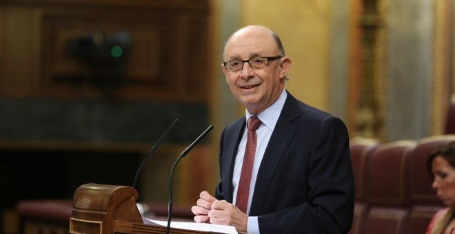 El ministro de hacienda, Cristóbal Montoro, en la tribuna del Congreso, en el debate de los Presupuestos de 2017. E.P.