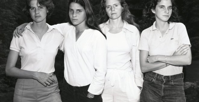'The Brown sisters, New Canaan,  Connecticut' (1975).- NICHOLAS NIXON