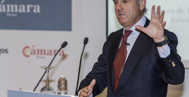 El ministro de Economía, Industria y Competitividad, Luis de Guindos, durante la conferencia pronunciada en Burgos sobre las 'Claves de la actualidad económica. Retos y oportunidades'  EFE/Santi Otero
