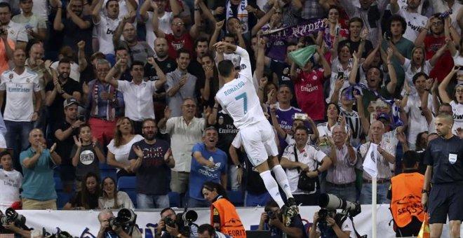 El delantero portugués del Real Madrid, Cristiano Ronaldo, celebra un gol marcado ante el Apoel. /EFE