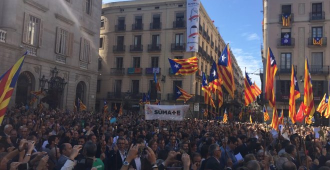 Manifestación en Barcelona de los Alcaldes citados por la fiscalía por mostrar su apoyo al referéndum del 1-O./PÚBLICO