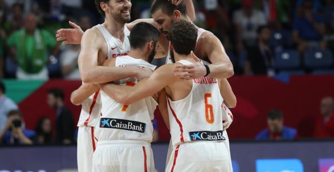 España gana la medalla de bronce en el último Eurobasket de Navarro. EFE/EPA/Tolga Bozoglu