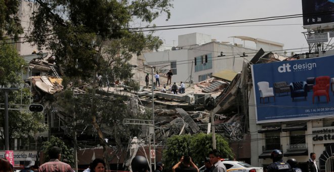 Un edificio venido abajo en Ciudad de México tras el terremoto. REUTERS/Claudia Daut