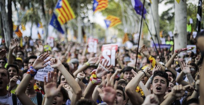 Manifestants a les portes del Tribunal Superior de Justicia de Catalunya / XAVI HERRERO