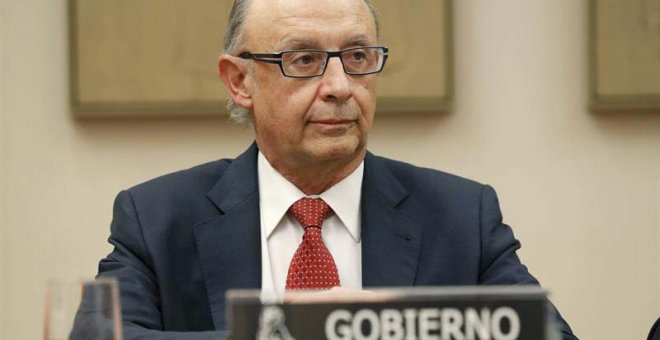 El ministro de Hacienda, Cristóbal Montoro, durante una comparecencia en el Congreso. | CHEMA MOYA (EFE)