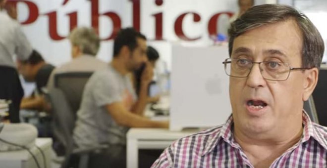El periodista de 'Público', Carlos Enrique Bayo, en un momento del vídeo.