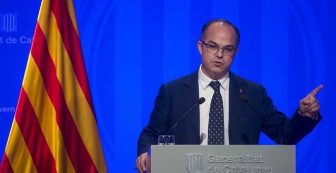 El portavoz del Gobierno de la Generalitat, Jordi Turull, atiende a los medios de comunicación, el pasado viernes,en Barcelona. EFE/Quique García