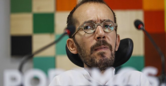 El secretario de Organización y portavoz de Podemos, Pablo Echenique, durante la rueda de prensa que ha ofrecido tras la reunión del Consejo de Coordinación. EFE/Emilio Naranjo