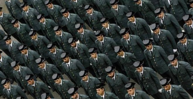 Agentes de la Guardia Civil, durante una ceremonia de graduación. MARCELO DEL POZO/REUTERS
