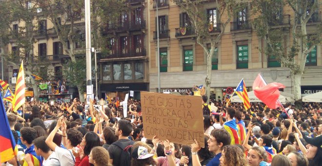 Manifestació d'estudiants universitaris al centre de Barcelona en suport al referèndum / Guillem Amatller