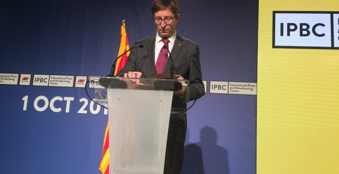 El conseller de Justicia, Carles Mundó, en roda de premsa sobre aspectes jurídics del referèndum / C. B.