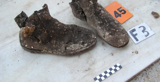 Botas de una de las víctimas de la represión franquista encontradas en la exhumación del cementerio de Valladolidad