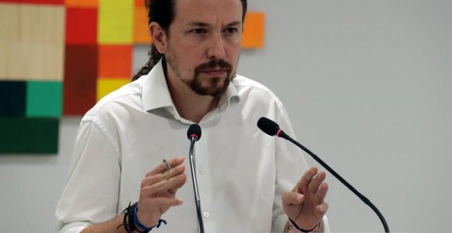 El secretario general de Podemos, Pablo Iglesias, al inicio de la rueda de prensa ofrecida el domingo en Madrid para valorar el referéndum del 1-O. / EFE