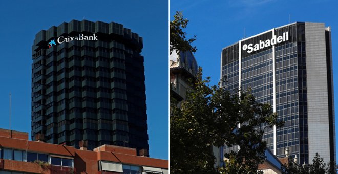 Los edificios de las sedes de Caixabank y de Banco Sabadell en Barcelona. REUTERS