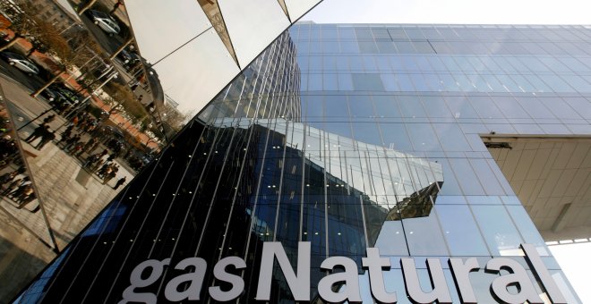 El logo de Gas Natural en su sede en Barcelona. REUTERS/Albert Gea