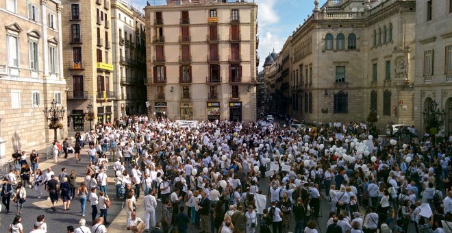 Centenares de personas reclaman diálogo al Gobierno y Generalitat en Barcelona./EUROPA PRESS