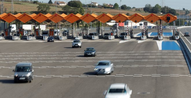 Peajes de la autopista AP-7, operada por Abertis, cerca de Barcelona. REUTERS