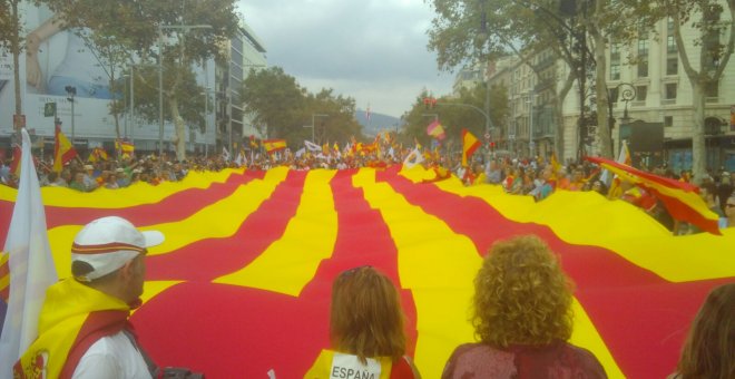 Manifestación de la extrema derecha en Barcelona para celebrar el 12 de octubre./ PÚBLICO