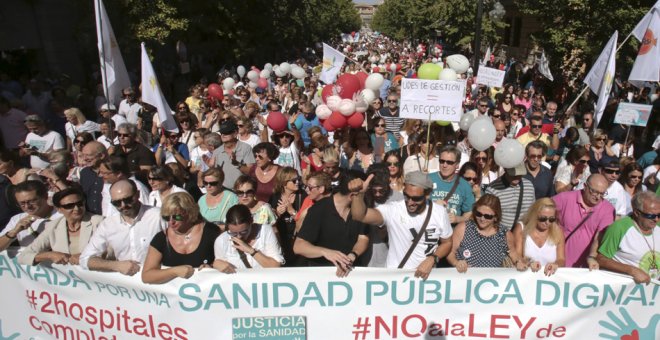 Manifestación organizada por la asociación Justicia por la Sanidad, que lidera Jesús Candel, bajo el lema "Granada por una sanidad pública y digna". EFE/Pepe Torres