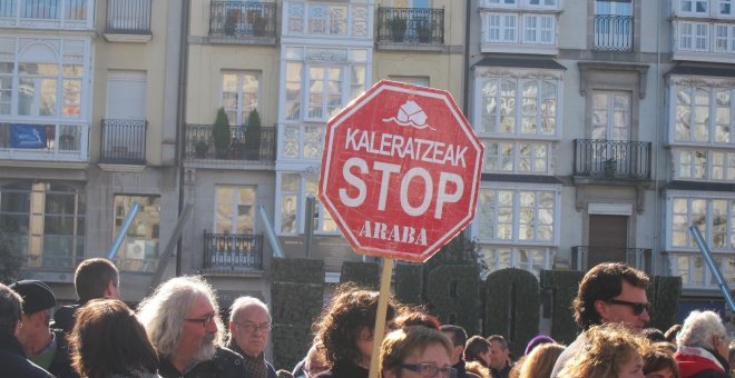 Concentración de la plataforma Kaleratzaeak Stop Desahucios. E.P.