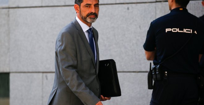 El mayor de los Mossos d'Esquadra, Josep Lluis Trapero, tras comparecen en la Audiencia Nacional. REUTERS/Javier Barbancho