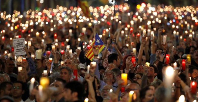 Imatge de la manifestació d'aquest dimarts a Barcelona per la llibertat de Jordi Sànchez i Jordi Cuixart
