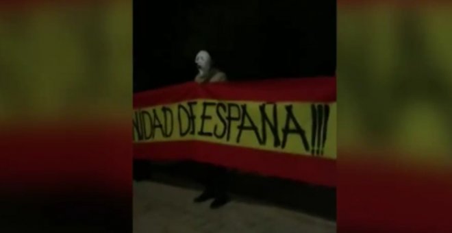 Imagen del vídeo difundido por España 2000 de su acción contra Mónica Oltra en Valencia.