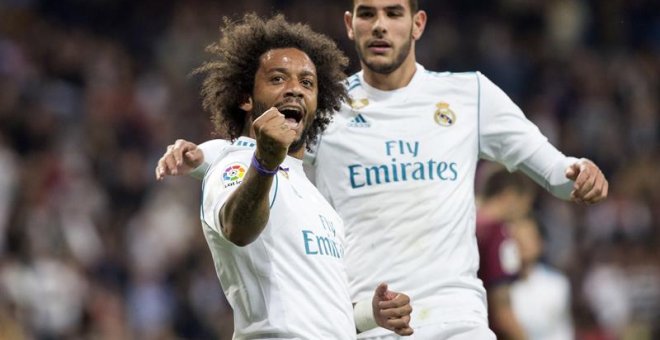 El defensa brasileño del Real Madrid Marcelo Vieira celebra su gol, tercero del equipo frente al Eibar. - EFE