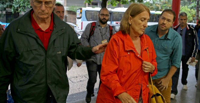 El hermano y la cuñada de la turista española asesinada, a su llegada al hospital Miguel Couto en Río de Janeiro. /EFE