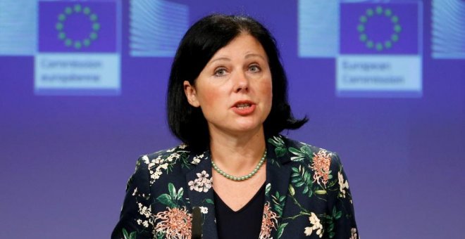 Vera Jourová, comisaria europea sobre género e igualdad desveló haber sido víctima de violencia sexual y animó a las mujeres a denunciar estos delitos en redes a través de la campaña #Metoo / Reuters