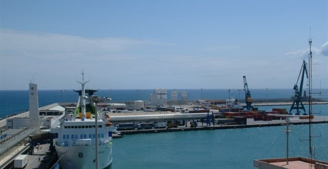 Imagen de un ferry en el puerto de Melilla.- EUROPA PRESS