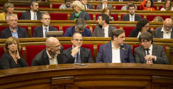 Imatge del ple del Parlament d'aquest dijous, amb Carles Puigdemont (dreta) i alguns membres del seu govern en primer terme