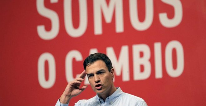 El secretario general del PSOE, Pedro Sánchez, durante su intervención el acto de clausura el XIII Congreso del PSdeG, esta mañana en Santiago de Compostela. EFE/Lavandeira jr