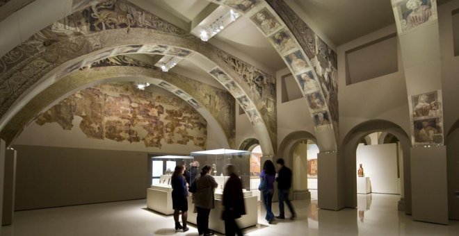 Sala del MNAC, en Barcelona, donde se exponen las pinturas murales de Sijena. / EFE