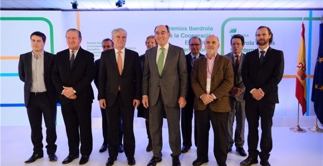 El ministro de Exteriores, Alfonso Dastis, y el presidente de Iberdrola, Ignacio Sánchez Galán, en la entrega II Premios a la Cooperación Energética Internacional