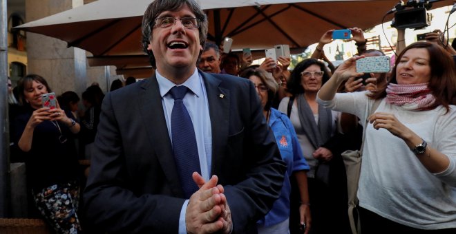 Carles Puigdemont en Girona un día después de la declaración de independencia de Catalunya. /REUTERS