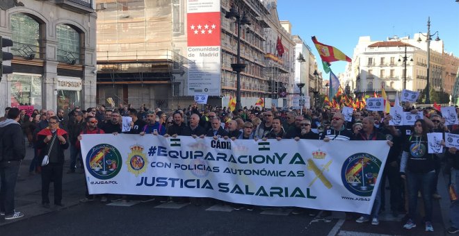 Manifestación de guardias civiles y policías nacionales en Madrid por una equiparación salarial entre los cuerpos de seguridad del Estado./EUROPA PRESS
