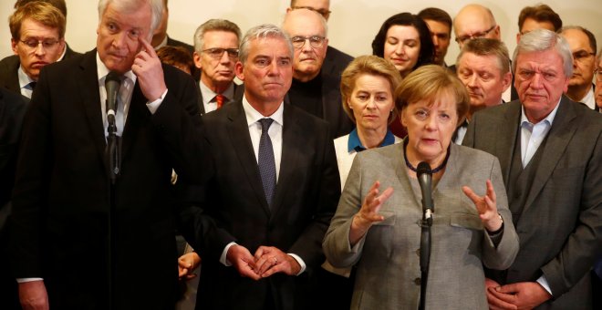 La canciller alemana y líder de la CDU, Angela Merkel, en una comparecencia ante la prensa tras fracasar las negociaciones para formar un nuevo gobierno germano. REUTERS/Hannibal Hanschke